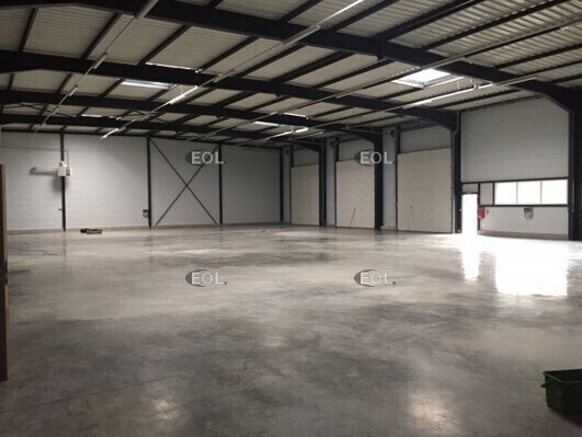 Industrial in Janneyrias to rent - Interior Photo - Image 3 of 6