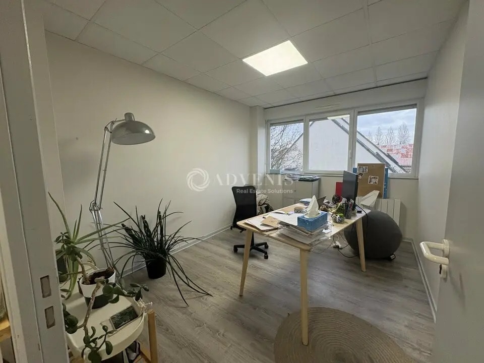 Location Bureaux 69 m² - Photo 1