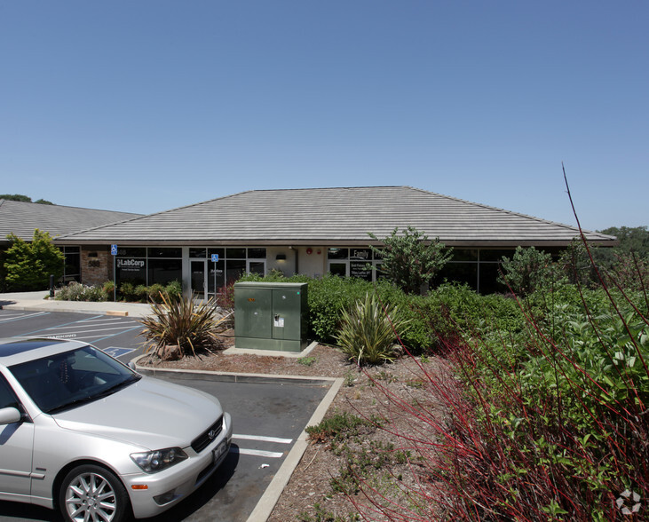 588 N Sunrise Ave, Roseville, CA for rent - Building Photo - Image 2 of 2