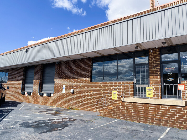 4303 South Blvd, Charlotte, NC for rent - Building Photo - Image 1 of 15