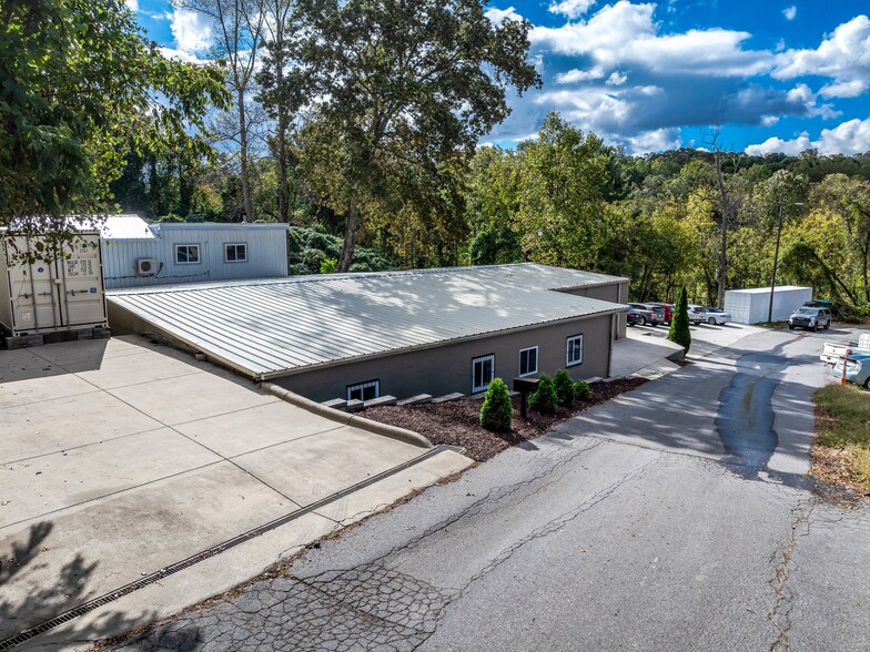 24 Old County Home Rd, Asheville, NC for rent - Building Photo - Image 3 of 35