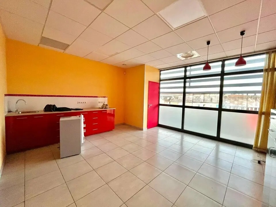 Location Bureaux 70 m² - Photo 1