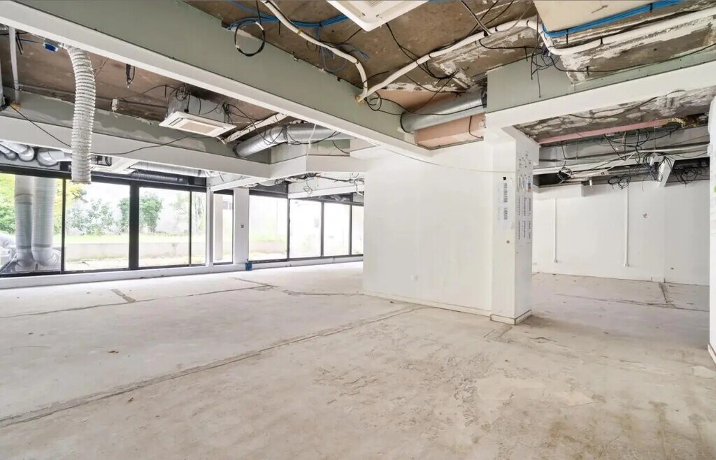 Location Bureaux 233 m² - Photo 1