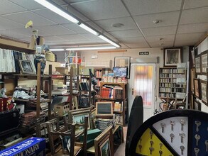 Retail in Galapagar, Madrid to rent Interior Photo- Image 2 of 13