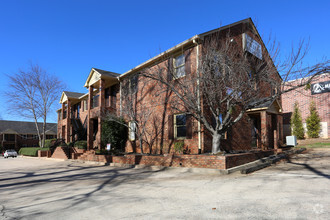 8744 Main St, Woodstock, GA for sale Primary Photo- Image 1 of 1