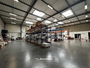 Light Industrial in Saint-Priest to rent Interior Photo- Image 1 of 5