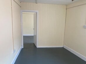 Peartree Ln, Dudley to rent Interior Photo- Image 2 of 2