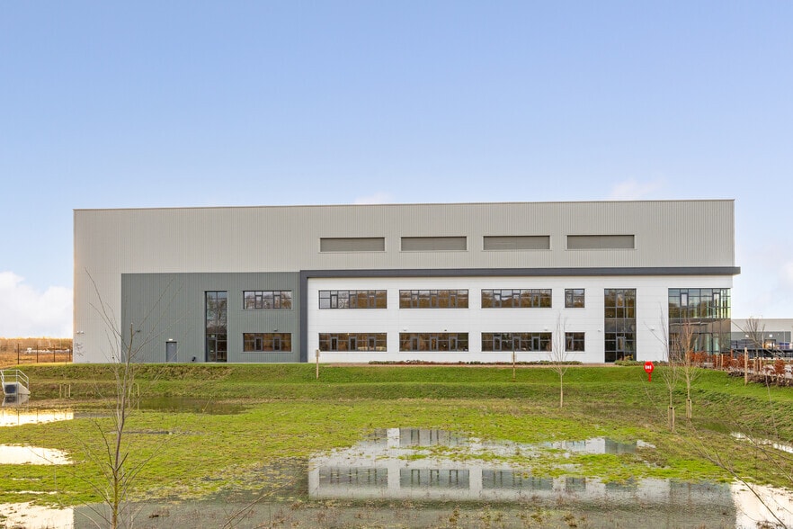 Electric Av, Lincoln to rent - Building Photo - Image 3 of 7