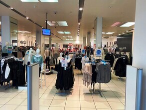 Hagley Mall, Halesowen to rent Interior Photo- Image 2 of 3