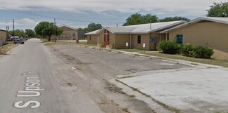 More details for 200 W College Ave, Devine, TX - Office/Medical for Rent