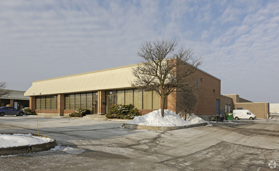 5730 Coopers Ave, Mississauga, ON for rent - Primary Photo - Image 1 of 6