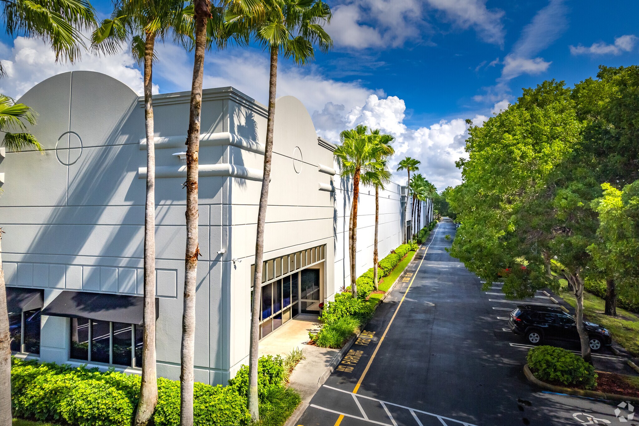 700 NW 33rd St, Pompano Beach, FL to rent Building Photo- Image 1 of 4