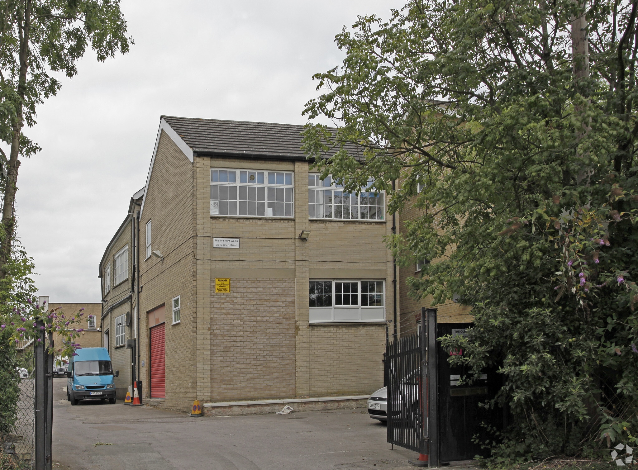 25 Tapster St, Barnet to rent Primary Photo- Image 1 of 8