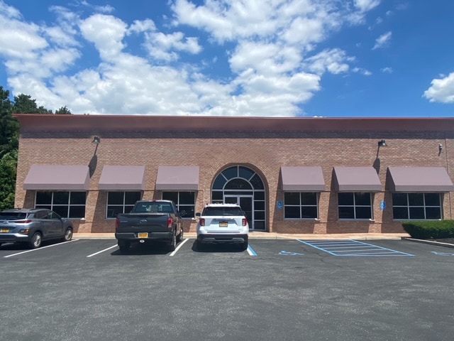 4661 veterans memorial highway, Holbrook, NY to rent - Building Photo - Image 1 of 1