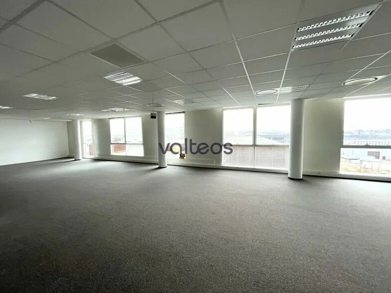 8 Rue De Vidailhan, Balma to rent - Building Photo - Image 2 of 15