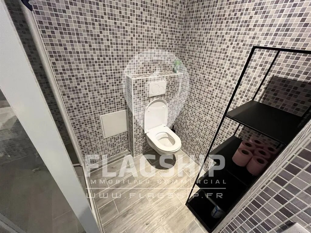 Office in Paris for sale Building Photo- Image 1 of 9