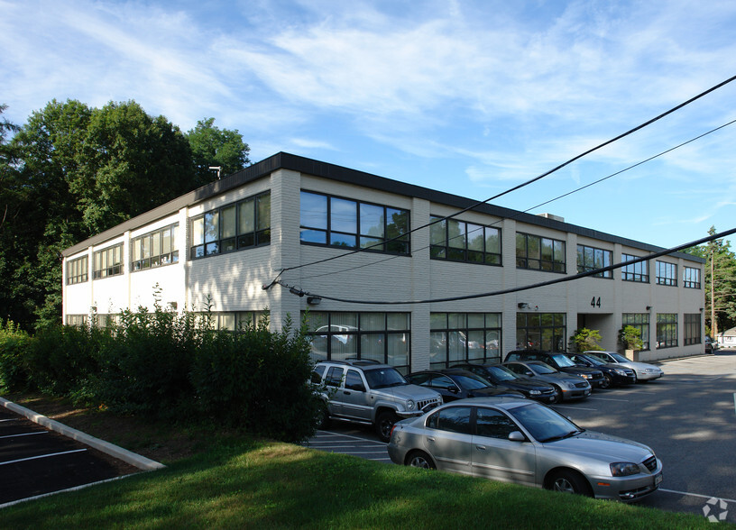 44 Executive Blvd, Elmsford, NY for rent - Building Photo - Image 2 of 26