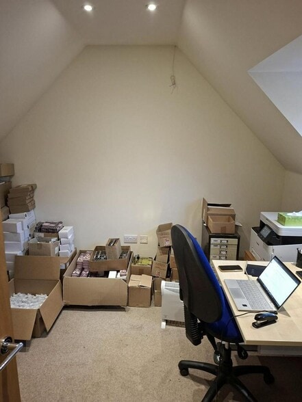 Bridge St, Godalming to rent - Building Photo - Image 2 of 4