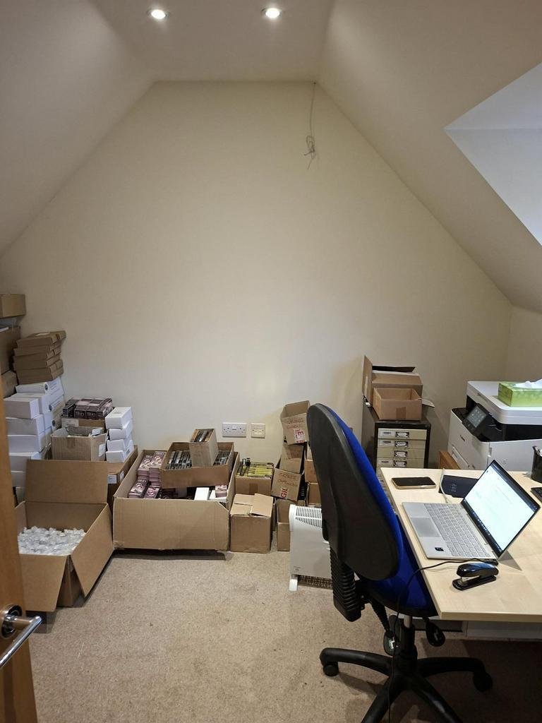 10 Haskells Yard, Godalming to rent Building Photo- Image 1 of 3