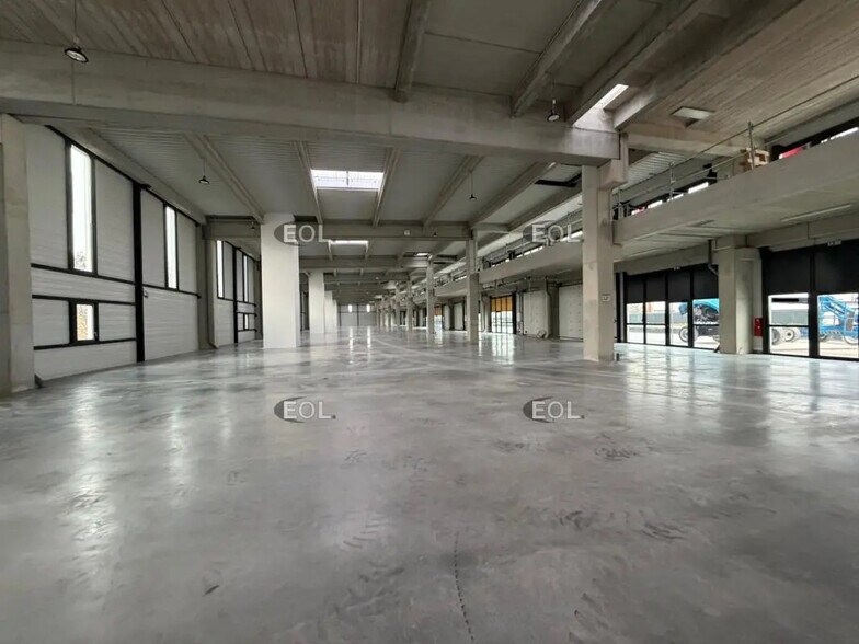 Light Industrial in Bobigny to rent - Interior Photo - Image 2 of 4