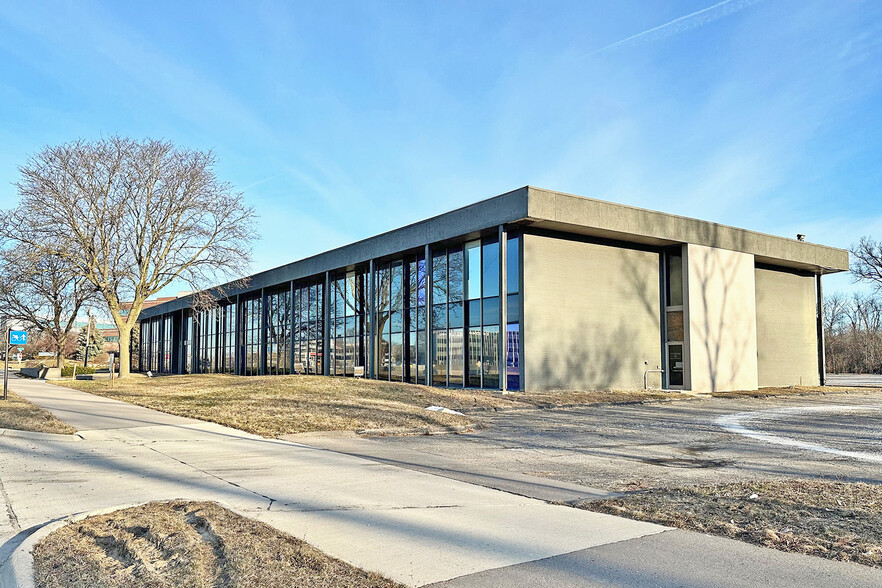 26250 Northwestern Hwy, Southfield, MI for sale - Building Photo - Image 2 of 7