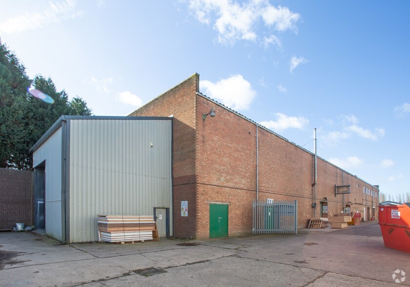 Patrick Drive, Birmingham to rent - Building Photo - Image 3 of 4