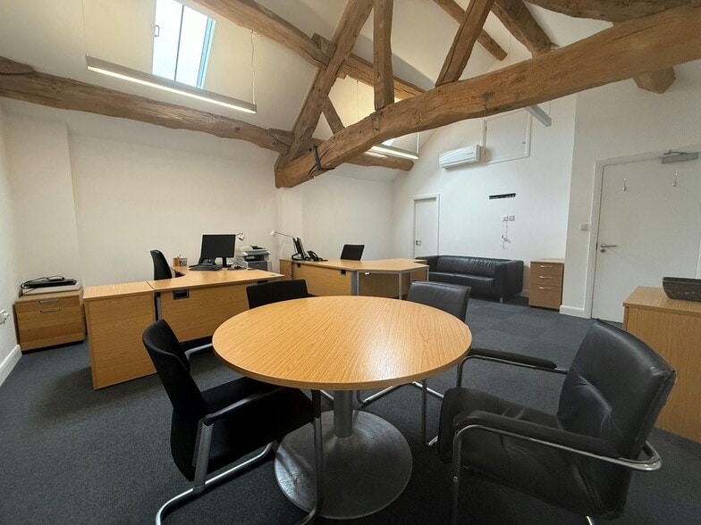 Limes Ln, Warrington to rent - Building Photo - Image 2 of 8