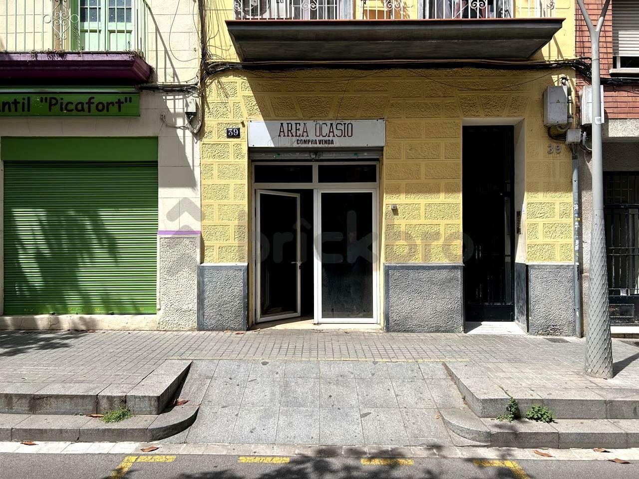 Retail in Barcelona, Barcelona to rent Building Photo- Image 1 of 8
