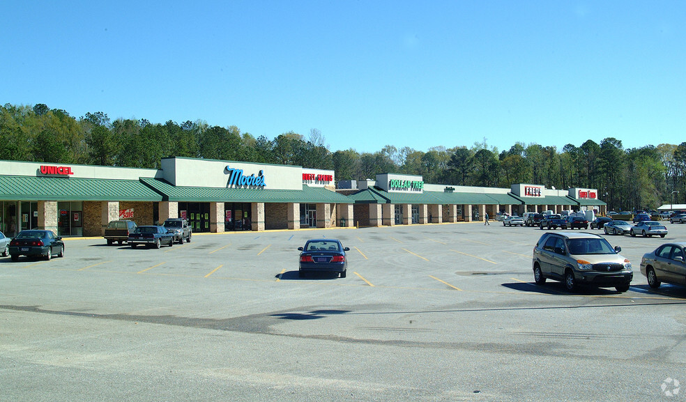 137 Gateway Plz, Greenville, AL for rent - Building Photo - Image 3 of 15