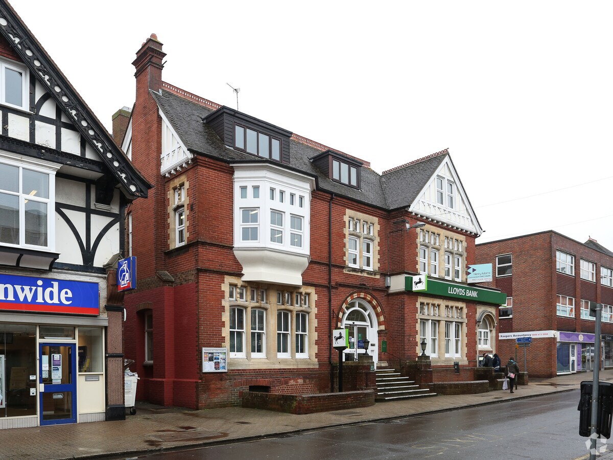 3638 Church Rd, Burgess Hill RH15 9AE