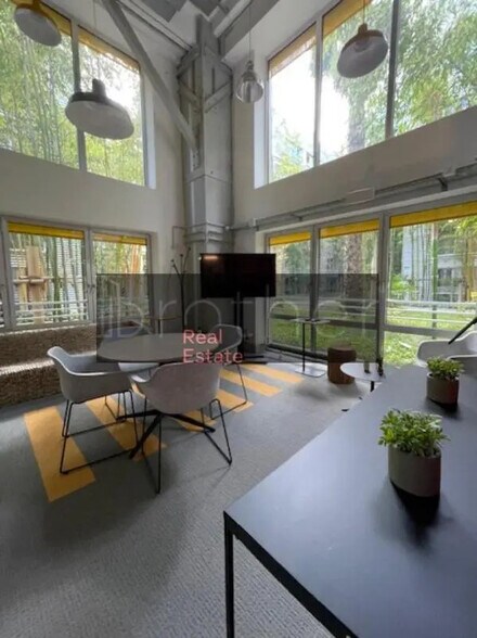 Office in Bègles to rent - Building Photo - Image 3 of 9