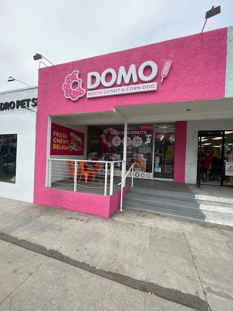 7215-7217 Melrose Ave, Los Angeles, CA to rent Building Photo- Image 1 of 18