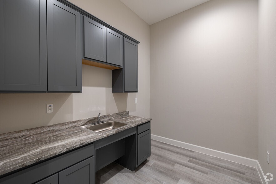 4220 Cartwright Rd, Missouri City, TX to rent - Building Photo - Image 2 of 11