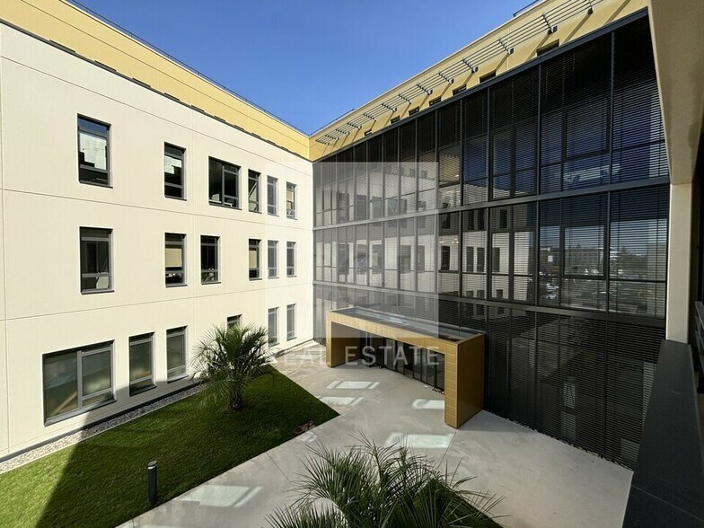 Office in Genas to rent - Building Photo - Image 1 of 13
