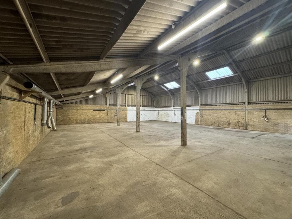 1 London Rd, Teynham to rent Interior Photo- Image 1 of 2