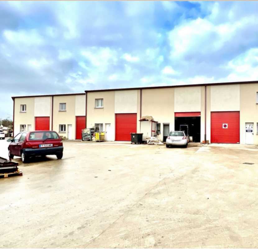 Light Industrial in Stains to rent Building Photo- Image 1 of 8
