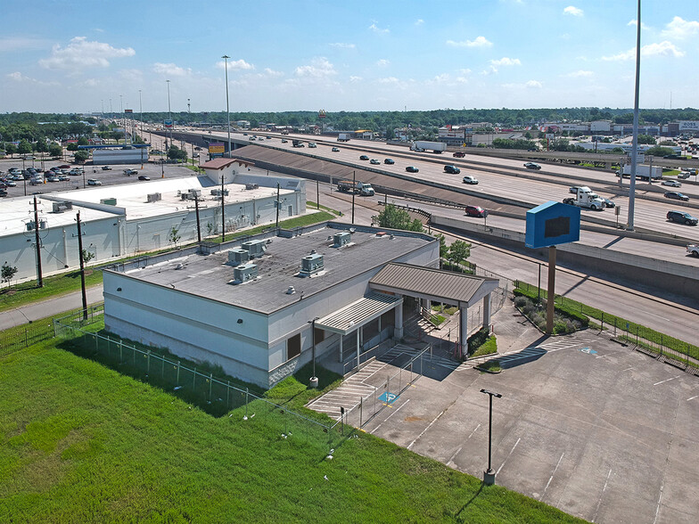 10655 Eastex Fwy, Houston, TX for sale - Building Photo - Image 1 of 5