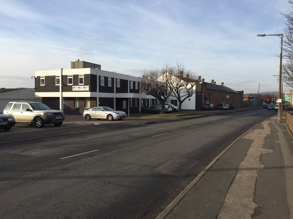 Corngreaves Rd, Cradley Heath to rent Building Photo- Image 1 of 2