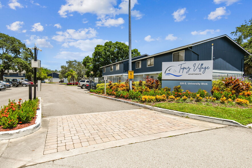 100-210 E University Blvd, Melbourne, FL for sale - Building Photo - Image 1 of 1