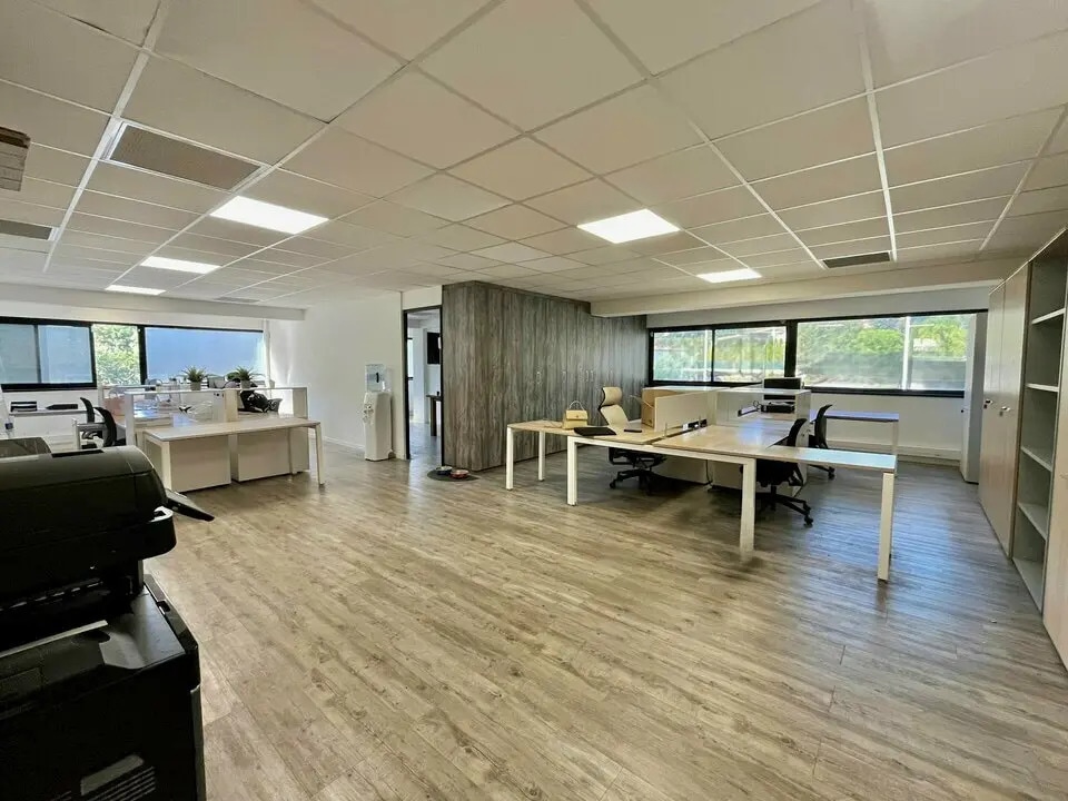 Location Bureaux 116 m² - Photo 1