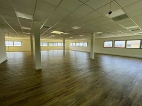 Office in Saint-Priest to rent Interior Photo- Image 2 of 8