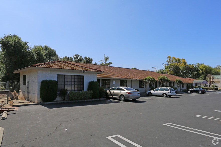 840-854 Townsite Dr, Vista, CA for rent - Building Photo - Image 2 of 4