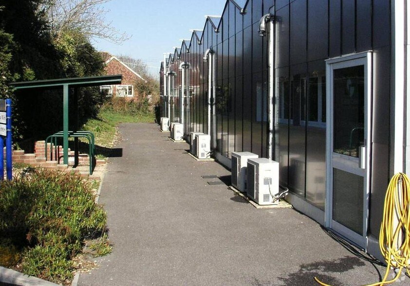 Fryern Court Rd, Fordingbridge to rent - Building Photo - Image 2 of 8