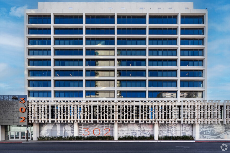 302 E Carson Ave, Las Vegas, NV to rent - Building Photo - Image 3 of 8