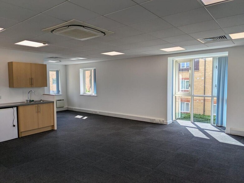 6-7 Faraday Rd, Guildford for sale - Interior Photo - Image 3 of 8