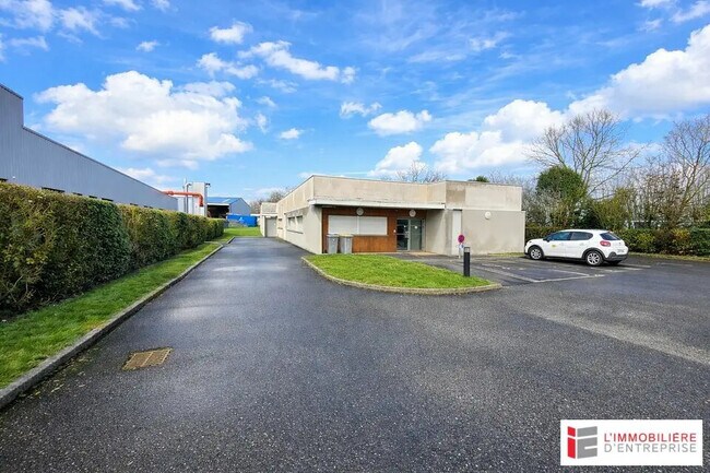 Location Local d'activités 322 m²