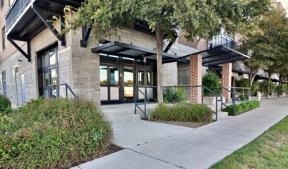 2235 E 6th St, Austin, TX to rent - Building Photo - Image 2 of 7