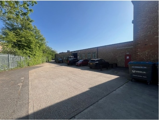 18 Victoria Way, Burgess Hill to rent - Building Photo - Image 3 of 3