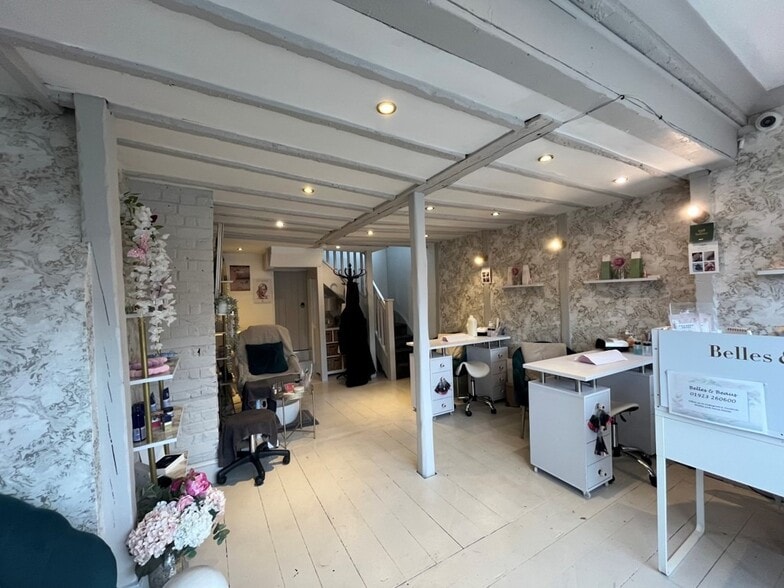 6 High St, Kings Langley to rent - Interior Photo - Image 3 of 3