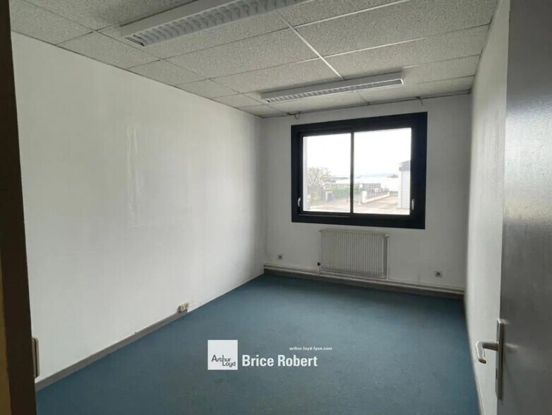 Light Industrial in Chassieu to rent - Interior Photo - Image 3 of 10